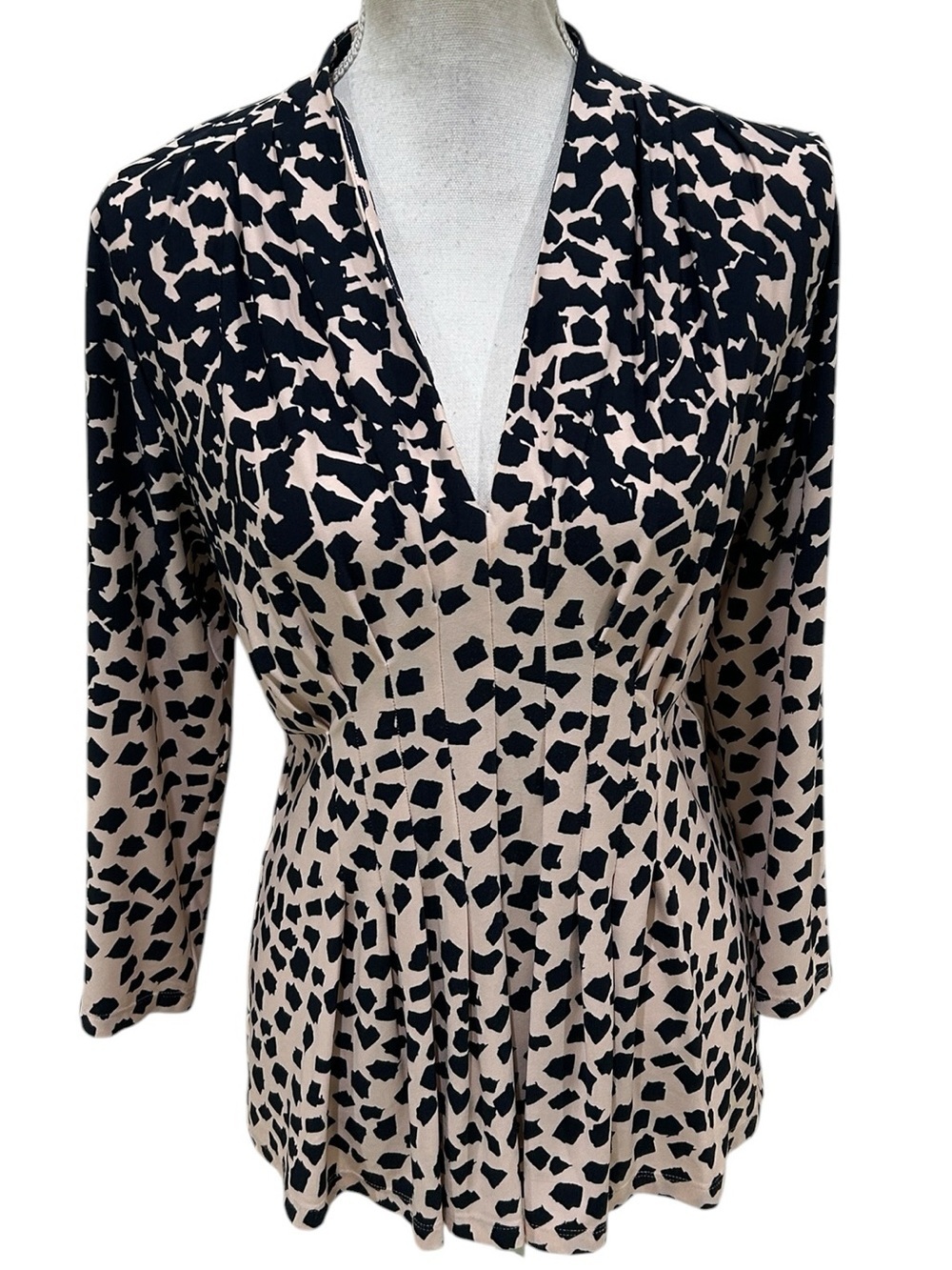 Catherine’s fit & flare blush black print v neck stretchy top size large